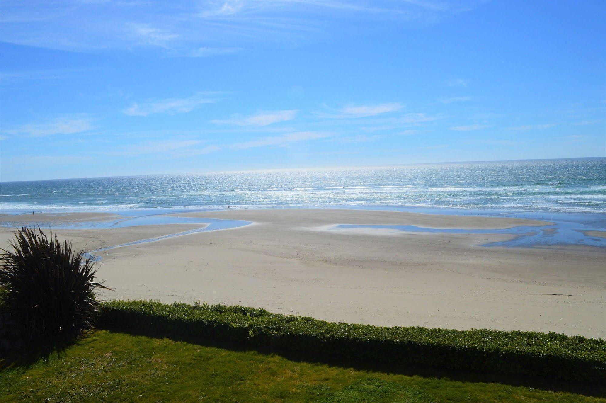 Starfish Manor Oceanfront Hotel 4*