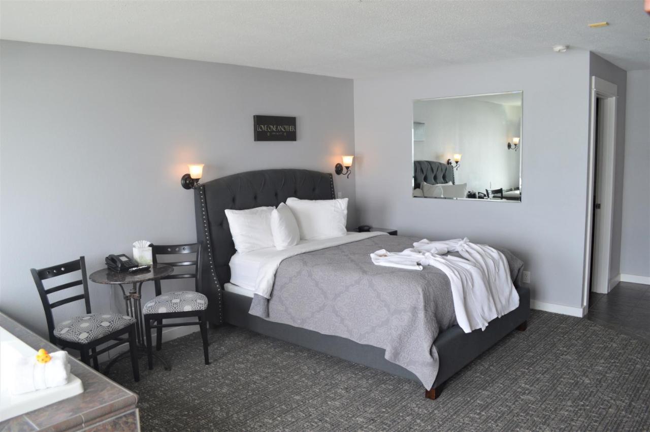Hotel Starfish Manor Oceanfront 4*