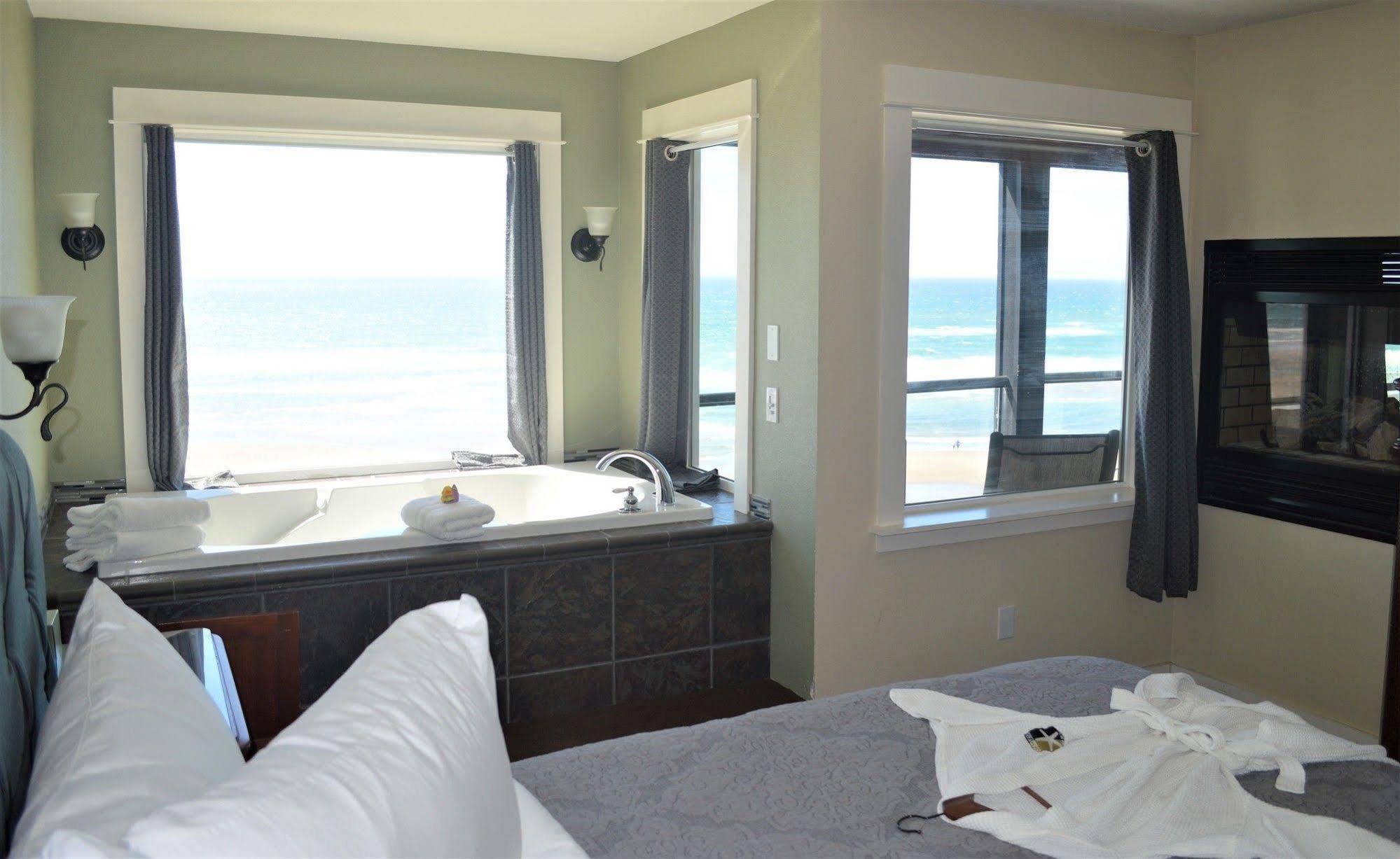 Hotel Starfish Manor Oceanfront